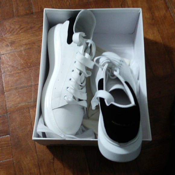 Instagram@trendin_outfitz designer shoes - Picture 7 of 8